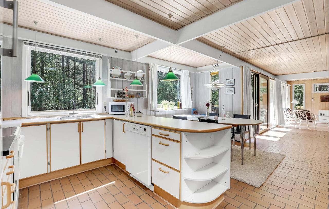 Lovely Home In Nexo With Kitchen 外观 照片