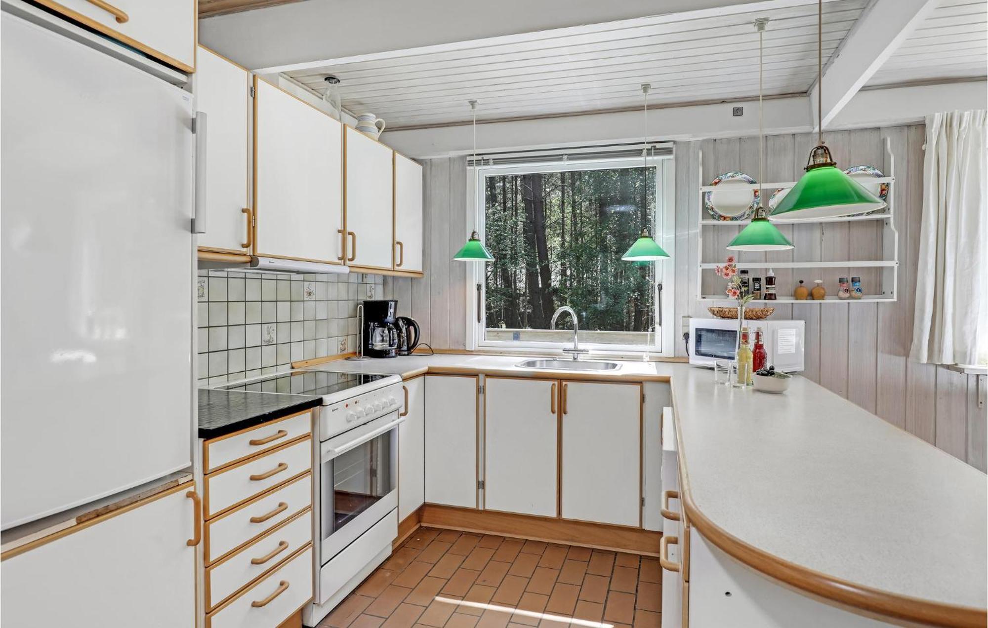 Lovely Home In Nexo With Kitchen 外观 照片