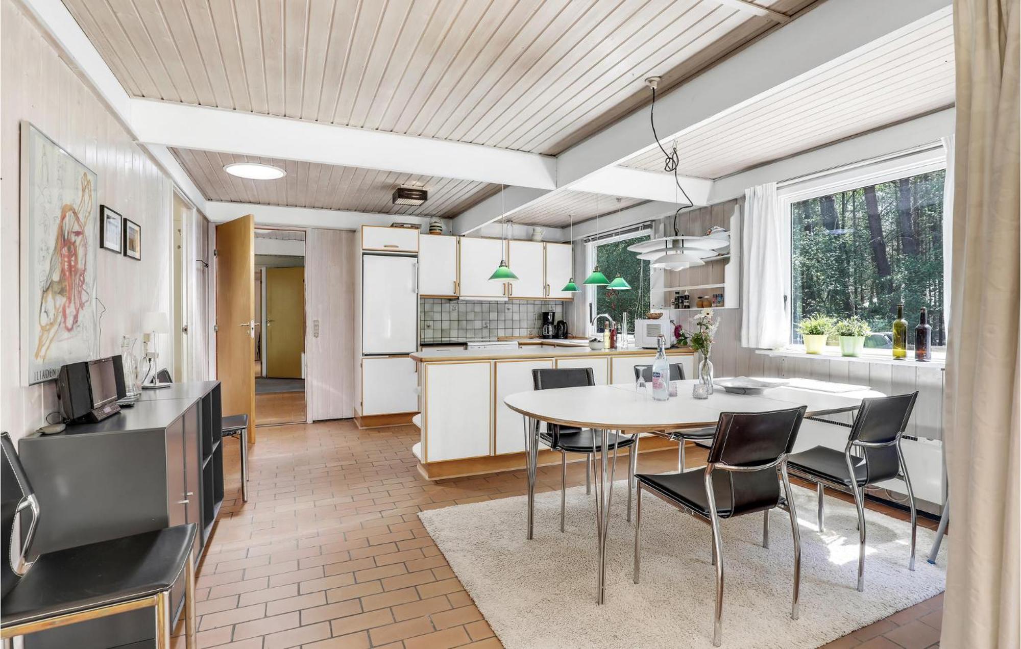 Lovely Home In Nexo With Kitchen 外观 照片